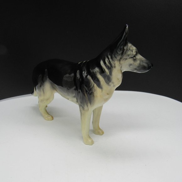 BESWICK DOG FIGURINE. 7 X 5 1/2 INCHES. GERMAN SHEPHERD/ALSATION - Picture 4 of 10